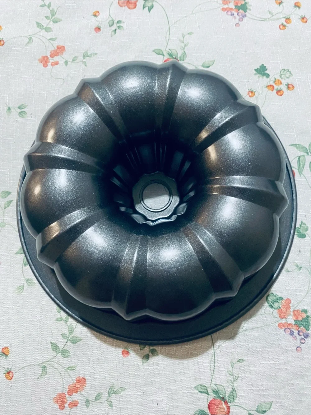 N True Living Fluted Bundt Pan 10 in Nonstick Dark Gray - NWOT